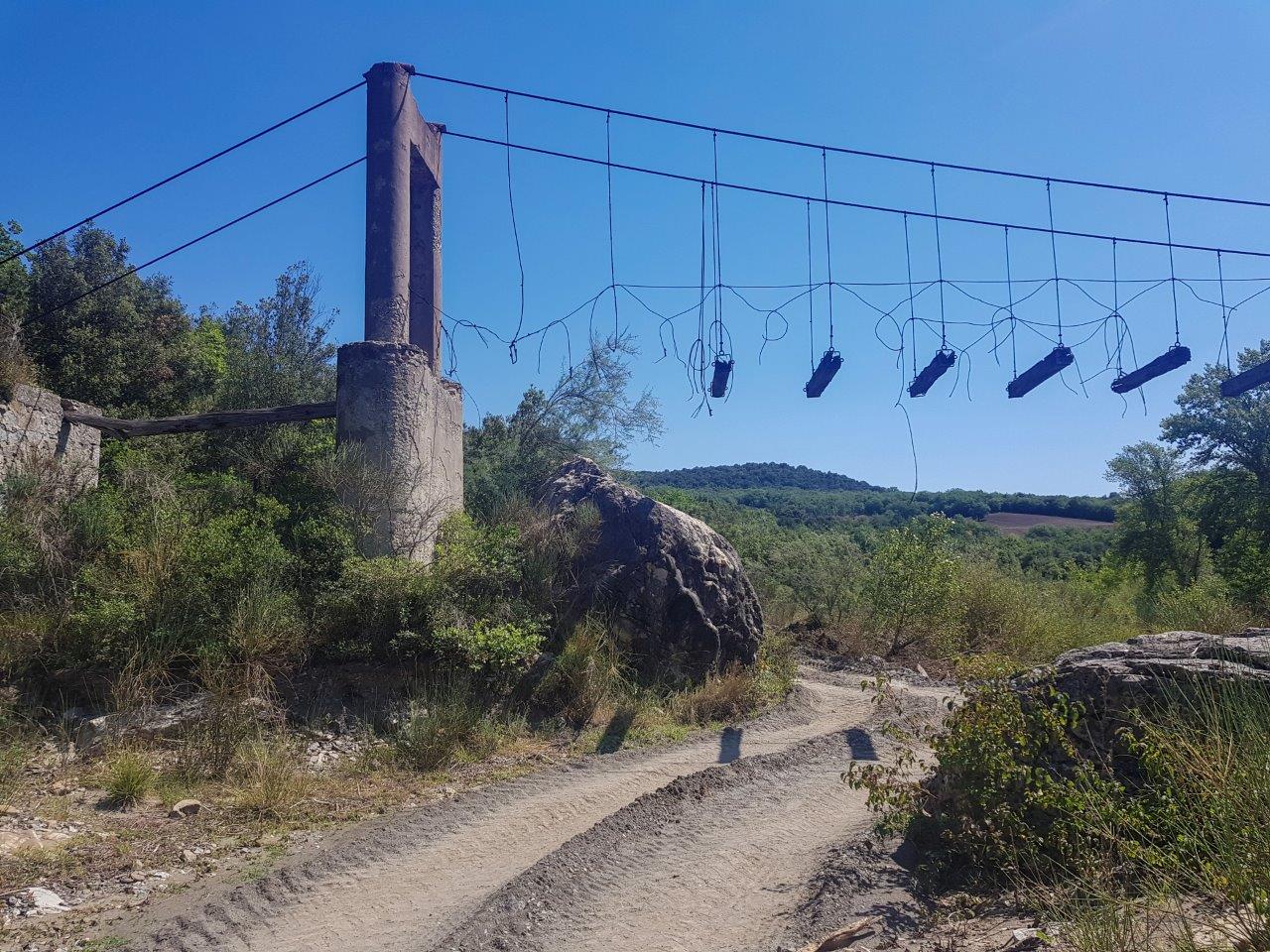 ponte sospeso diroccato