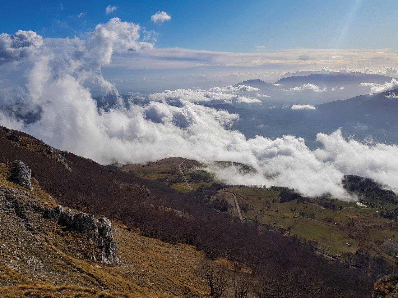 Valli Monte Mutria e nuvole