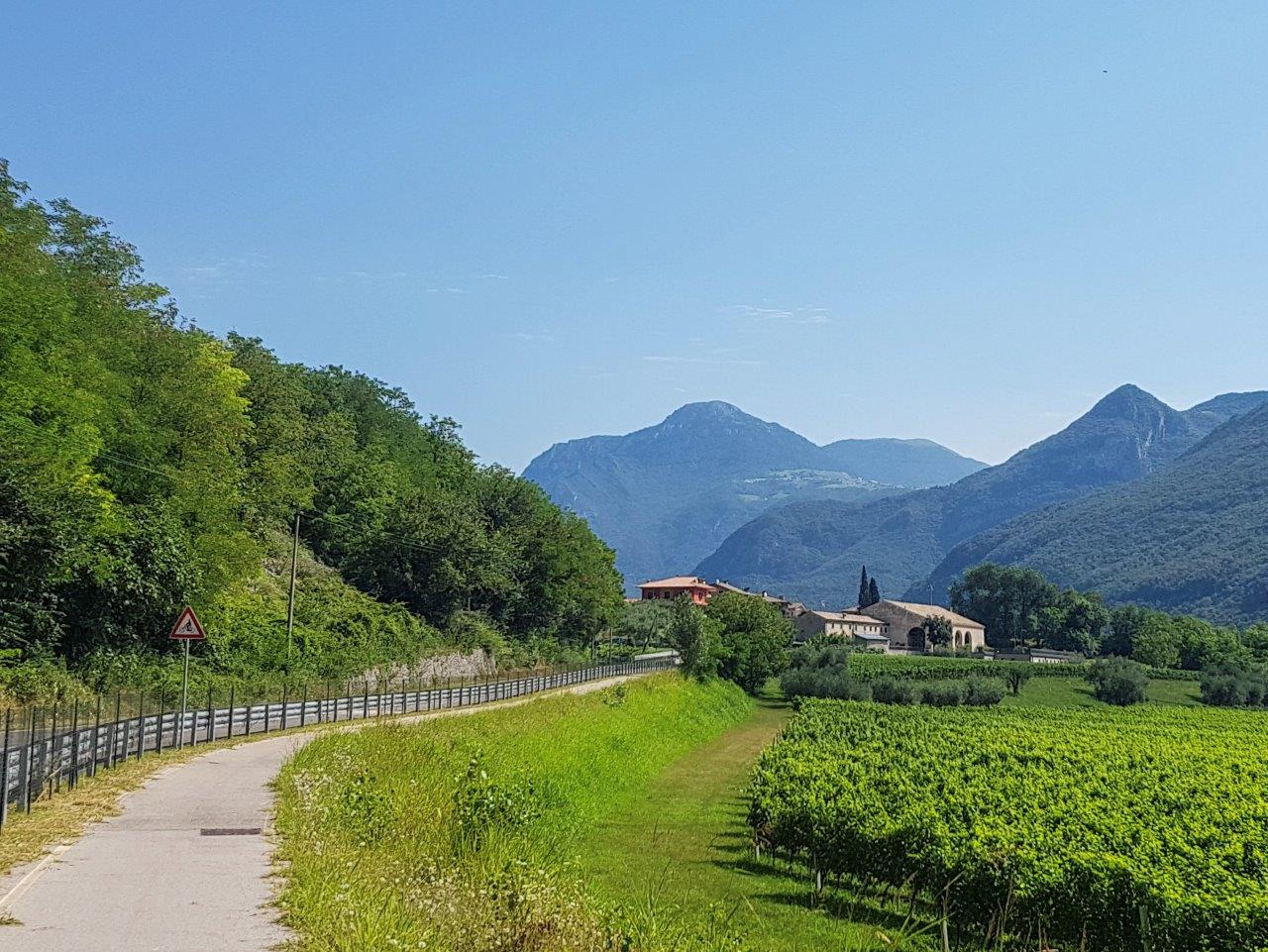 Pista ciclabile da Peschiera del Garda a Trento ciclovia del sole adige