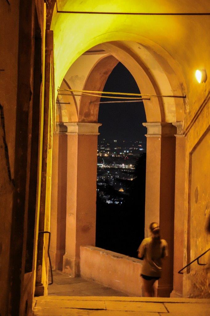 Portici di San Luca e vista su Bologna