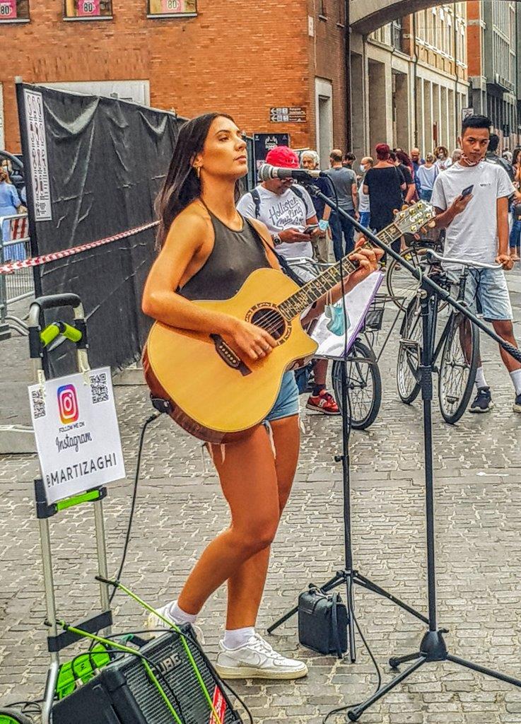 artisti di strada a ferrara