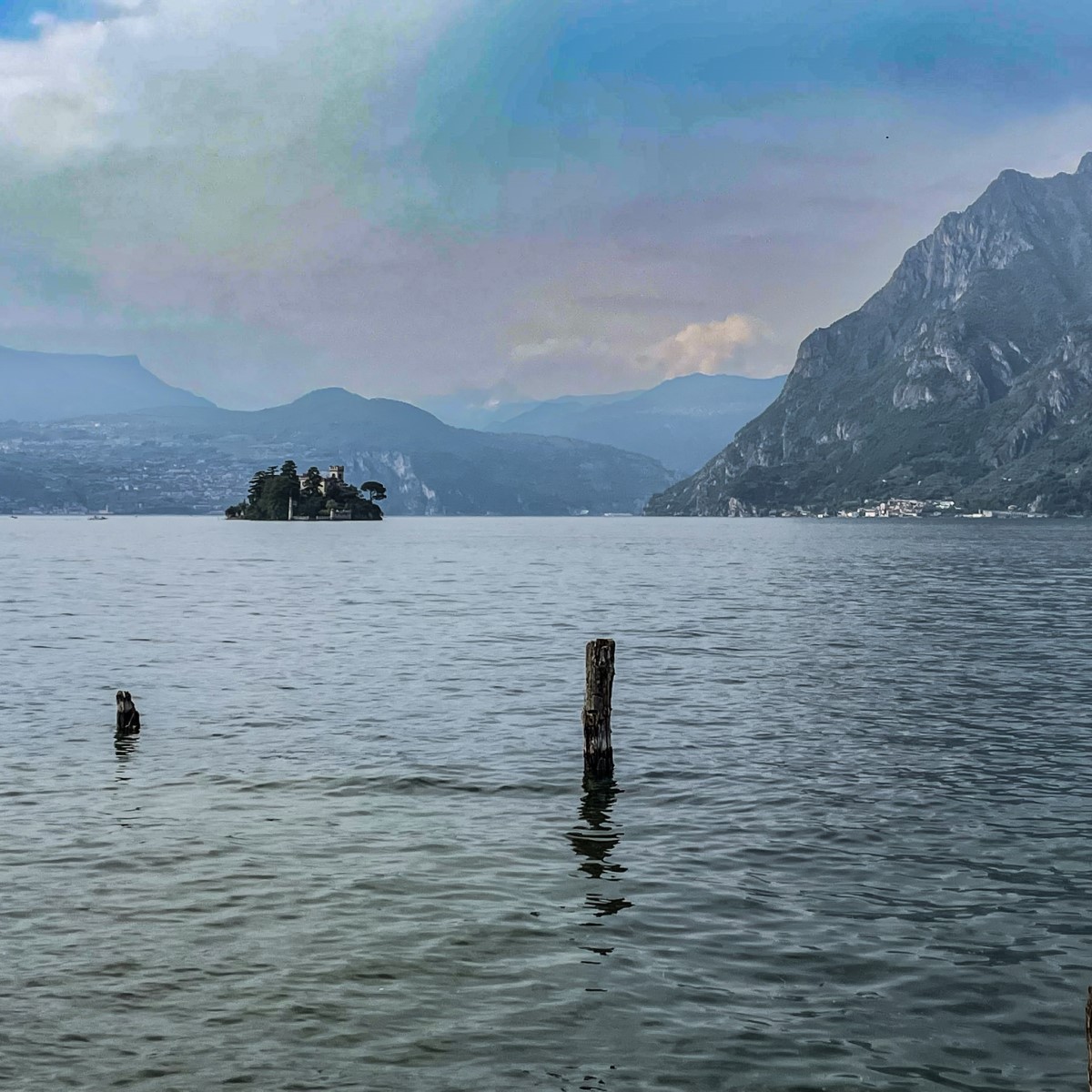 vista del Lago d'Iseo con isola