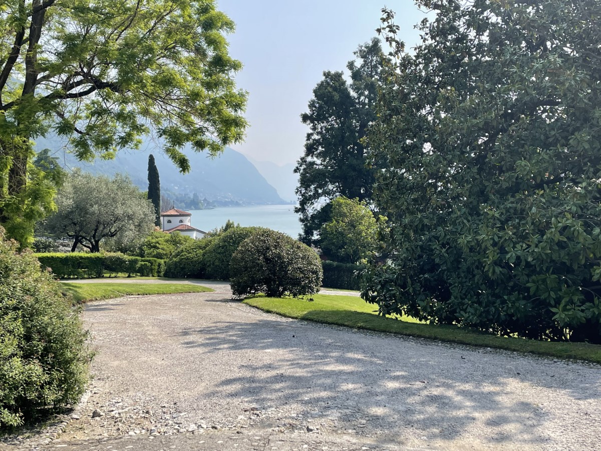 Strada Lago d'Iseo, vista giardino villa